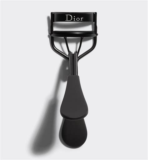 Dior Backstage Eyelash Curler: a perfect curl, instantly.